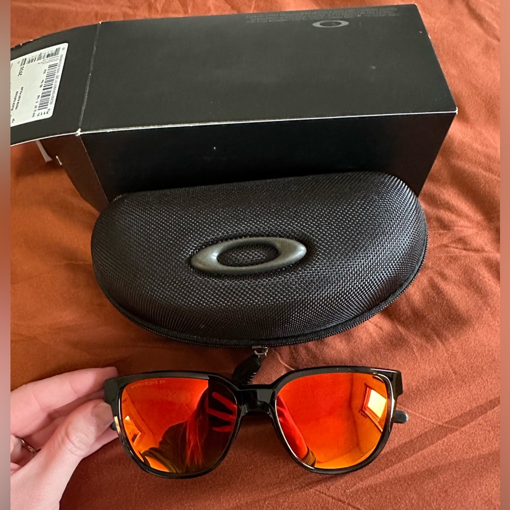 BRAND NEW OAKLEY SUNGLASSES!